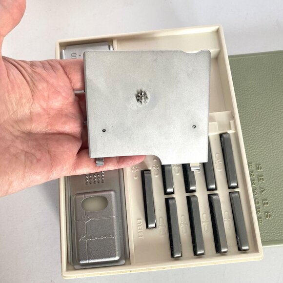 Sears Kenmore Buttonholer Zig-Zag Sewing Machine Accessories Kit Model 17501 Vtg - Picture 9 of 16